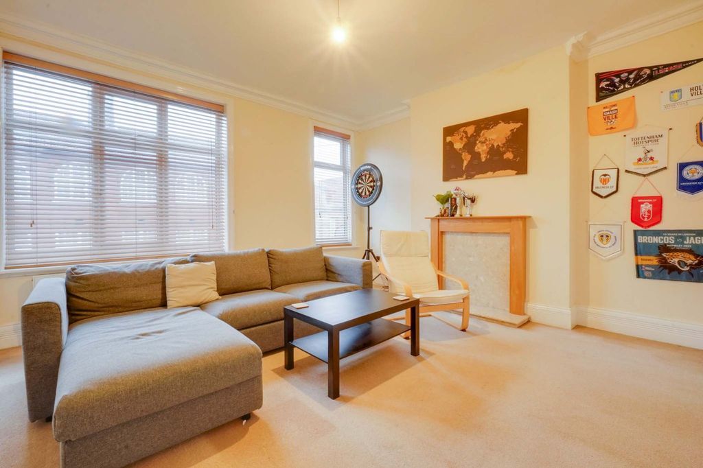 Property photo 2 of 21