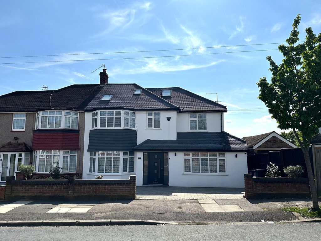 Property photo 3 of 54