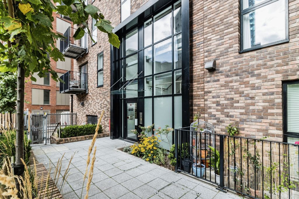 Property photo 1 of 8 Photography