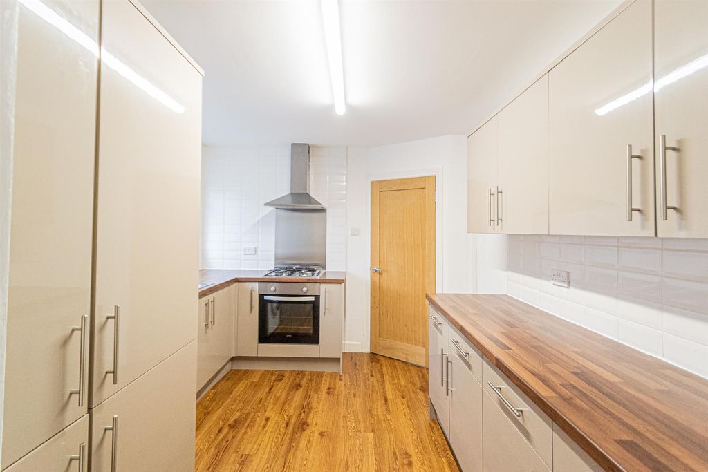 Property photo 2 of 14 Kitchen