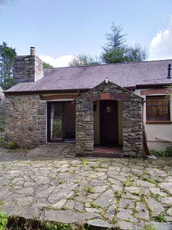 Property photo 1 of 10 Front (Exterior)