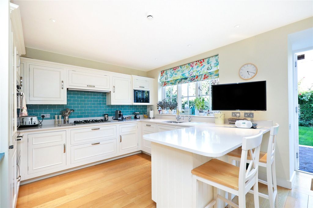 Property photo 3 of 20 Kitchen