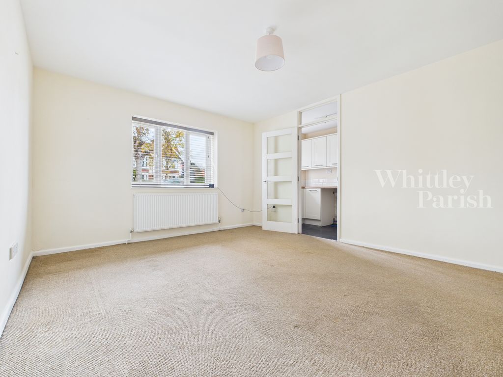 Property photo 3 of 11 Cam04332G0-Pr0547-Still004