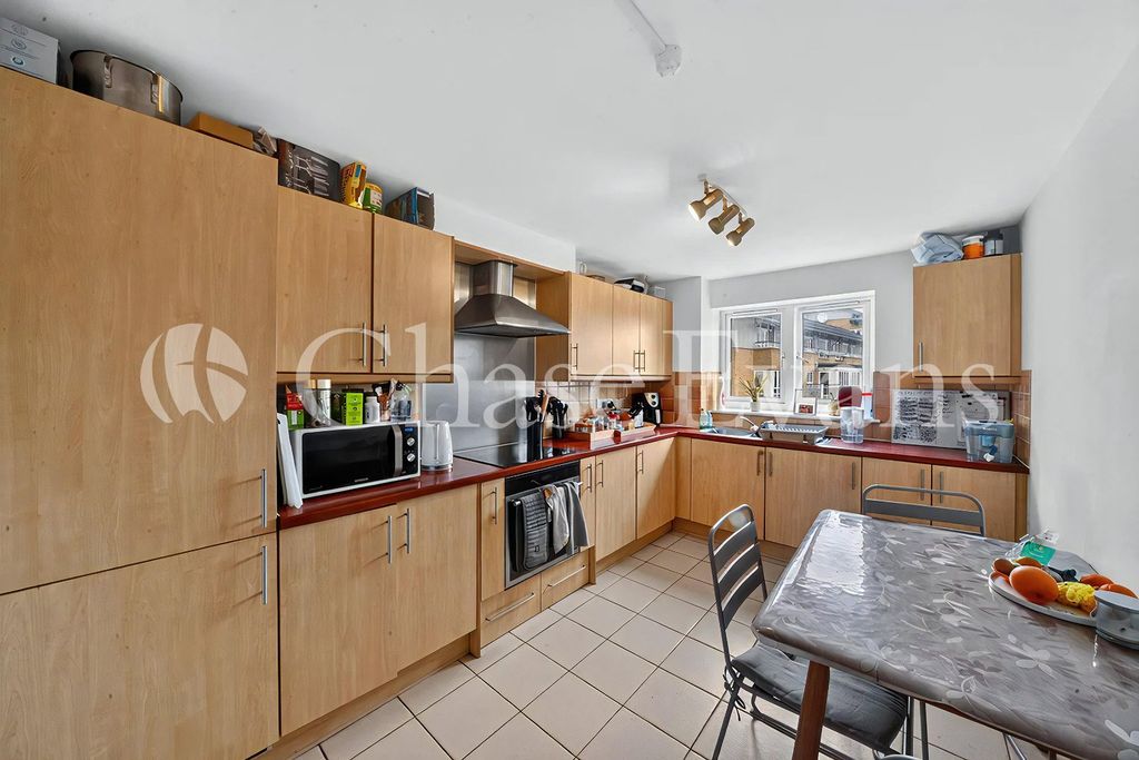 Property photo 2 of 28 Kitchen
