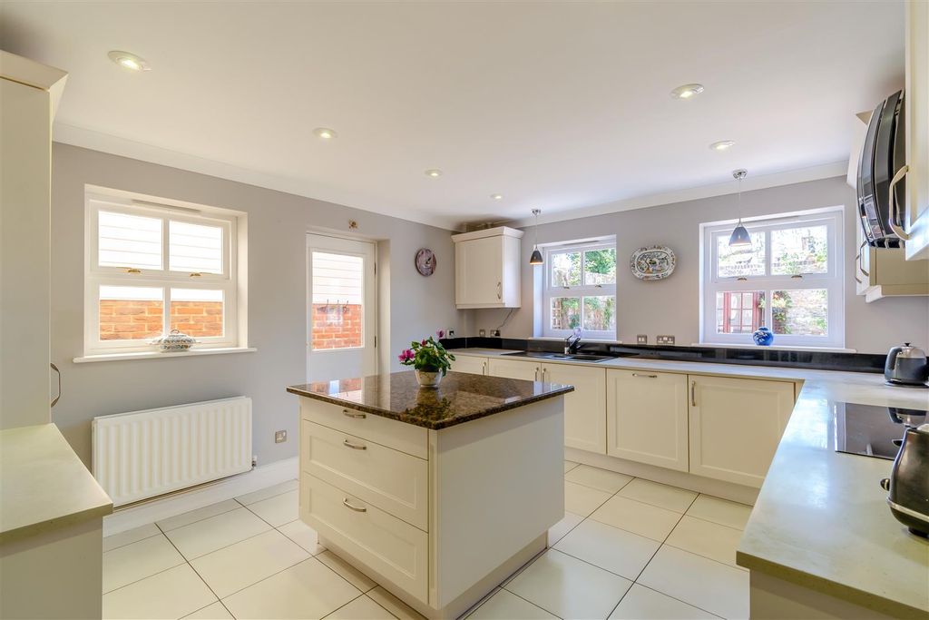 Property photo 2 of 24 8701061-Interior10.Jpg