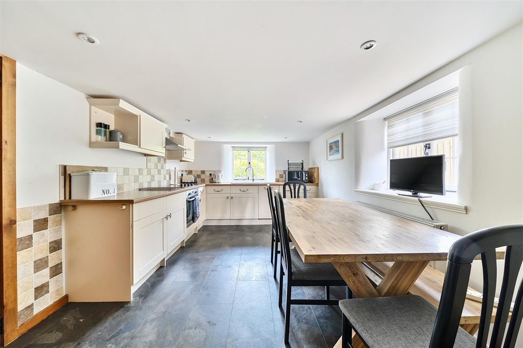 Property photo 2 of 14 Kitchen/Dining Room