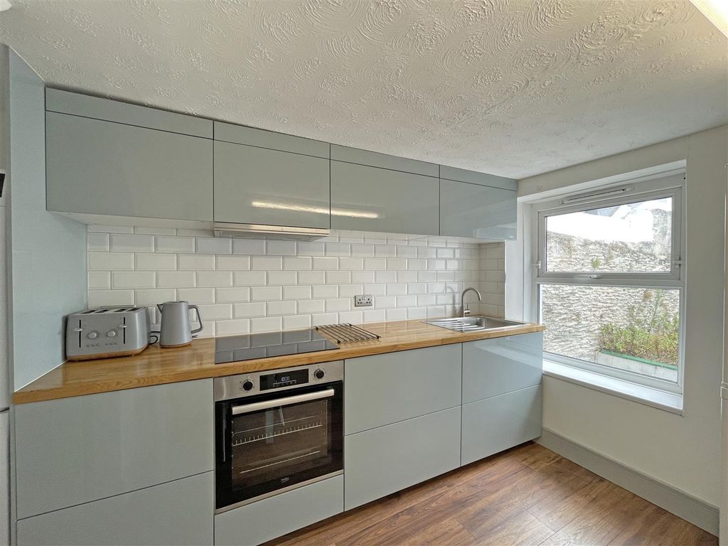 Property photo 3 of 12 Kitchen.Jpg