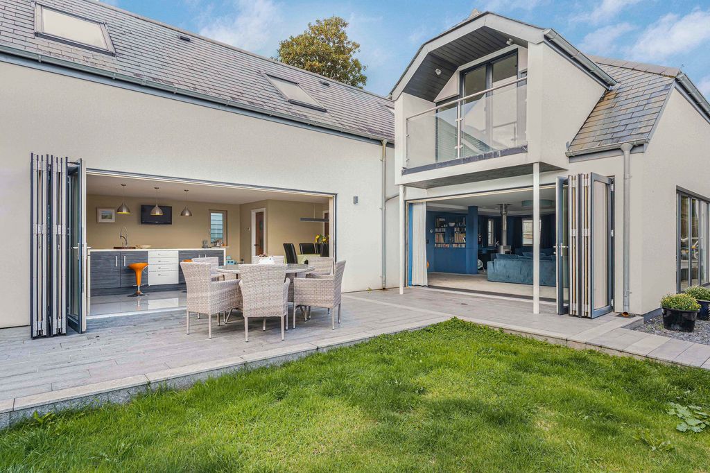 Property photo 1 of 24