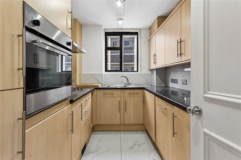 Property photo 3 of 11 Kitchen