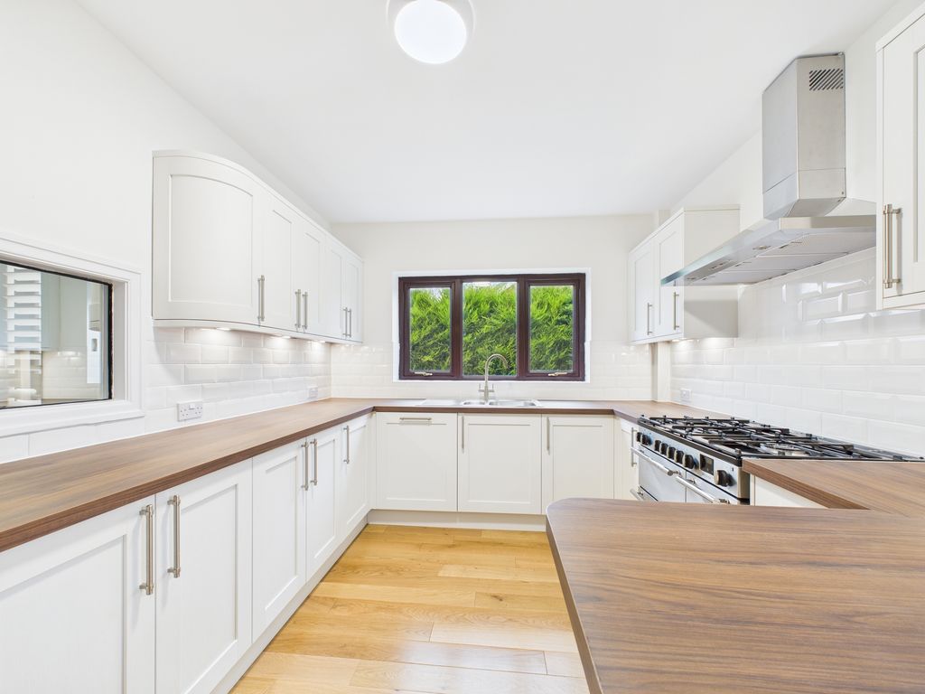 Property photo 2 of 28