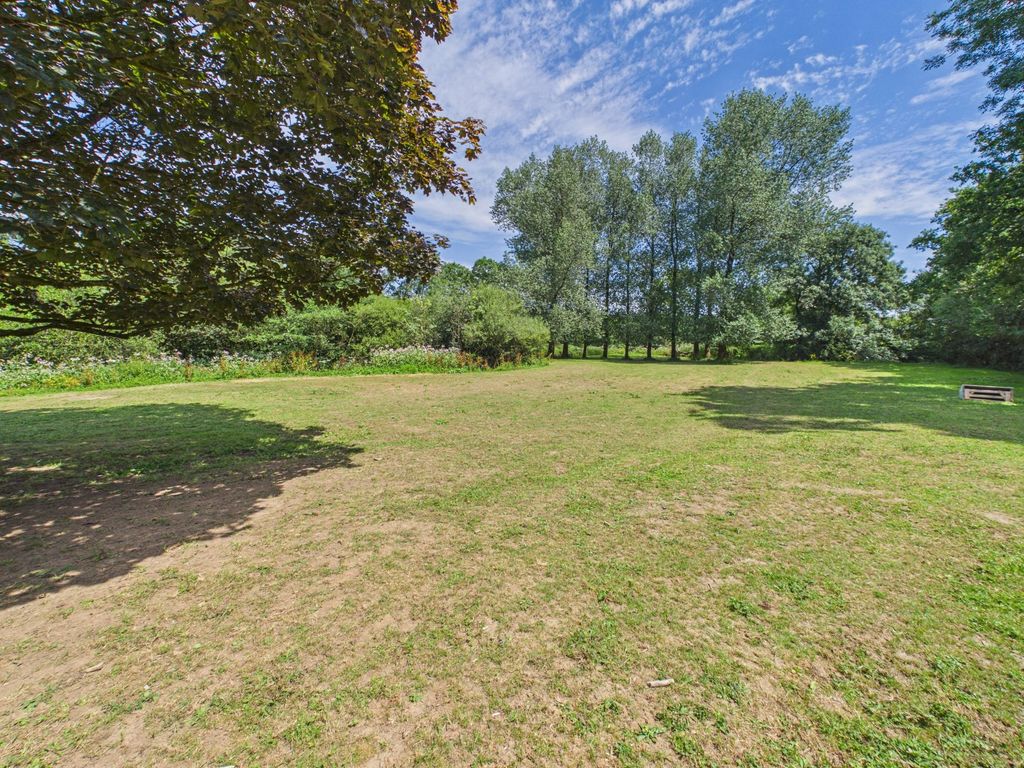 Property photo 2 of 21