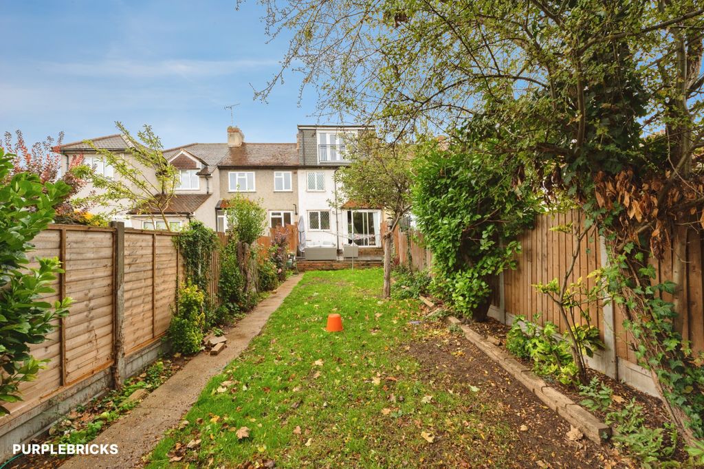 Property photo 3 of 18 Garden