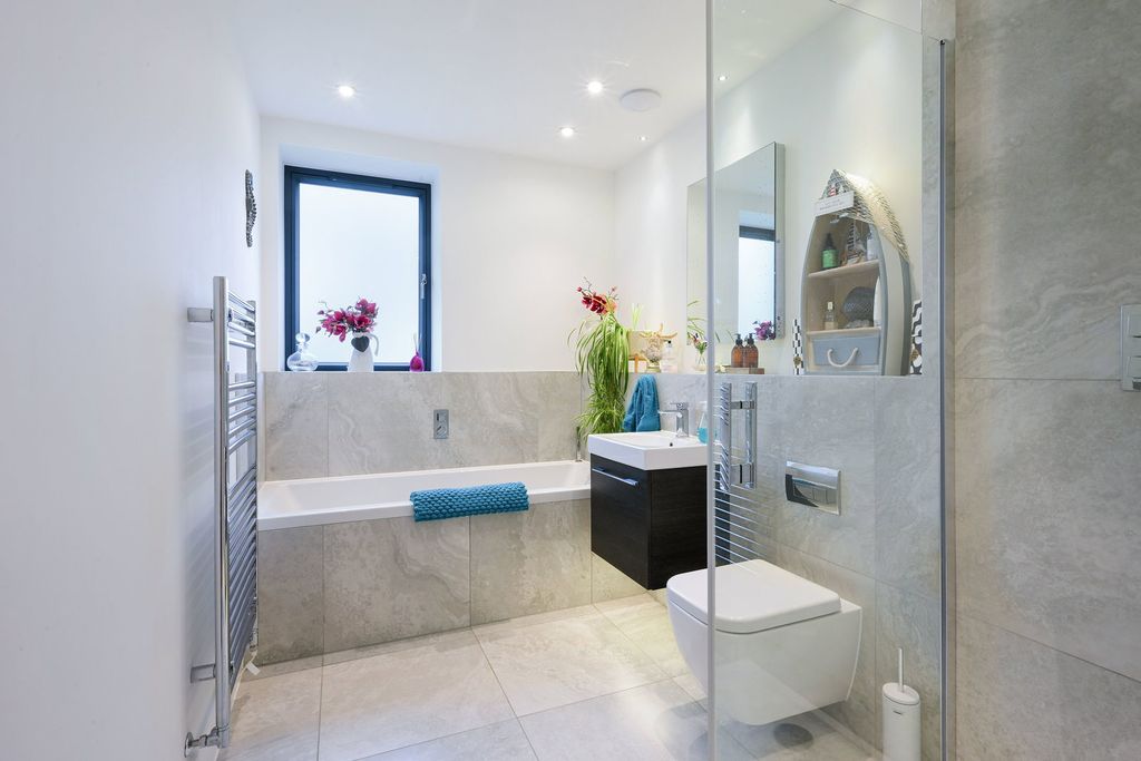 Additional image 15 of 5 bed detached house for saleMaplewood Drive, Lingfield RH7