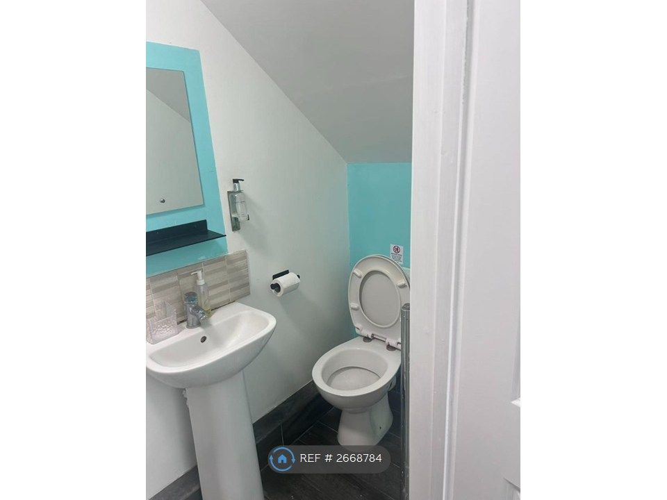 Property photo 3 of 6 Bathroom