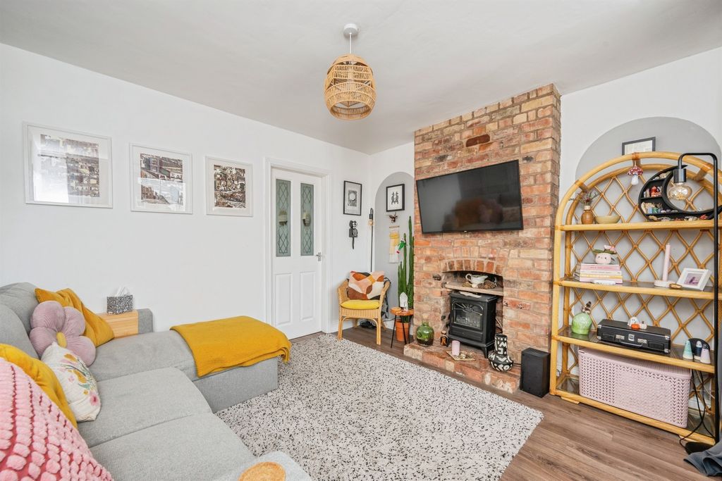 Property photo 2 of 17