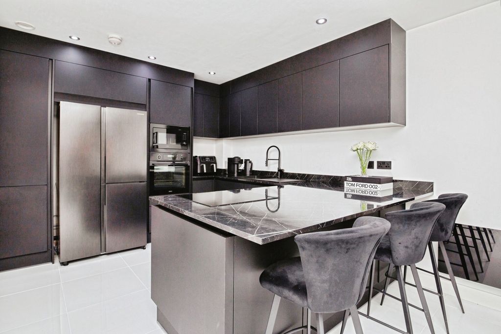 Property photo 2 of 19 Pbox-Img.Jpg