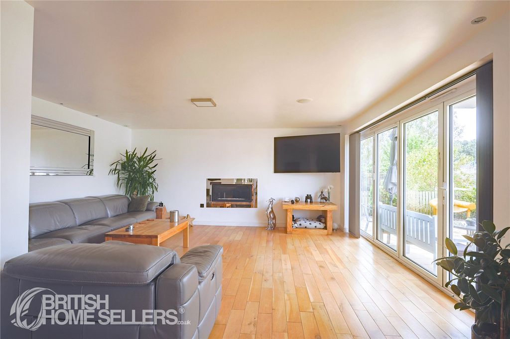 Property photo 2 of 29 Picture No. 04