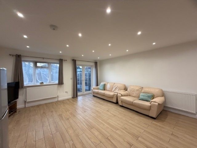 Property photo 2 of 12 6