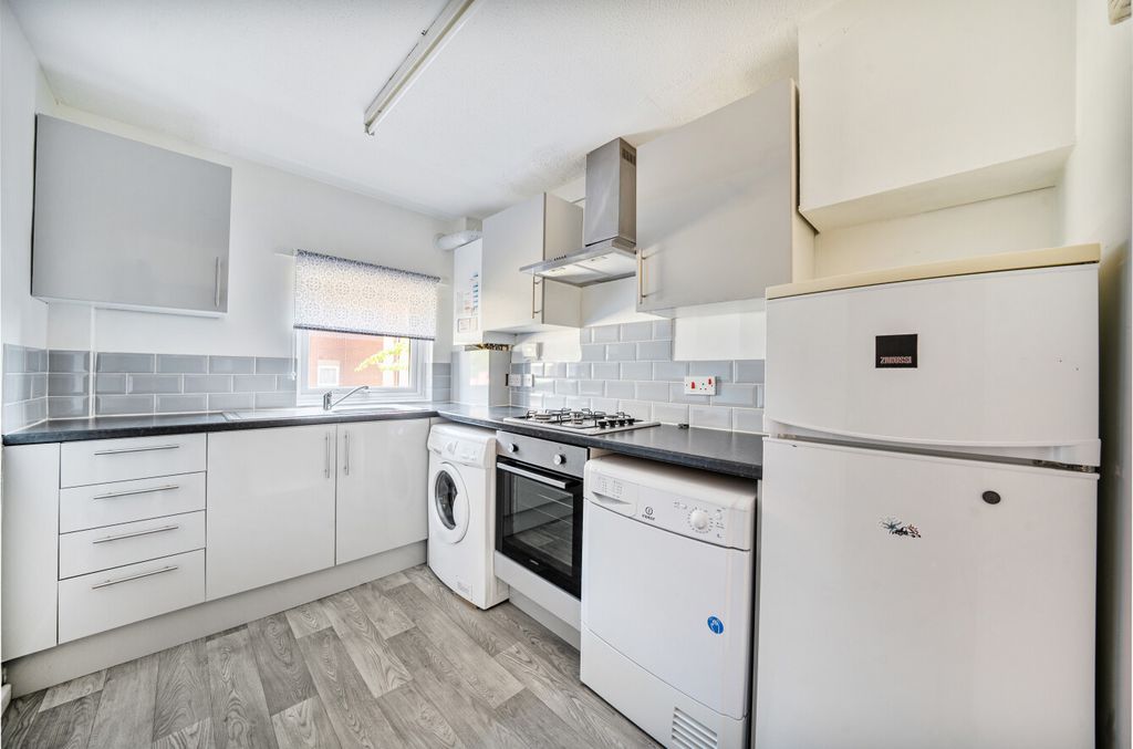 Property photo 2 of 10 1321617-4-686E7Ef...