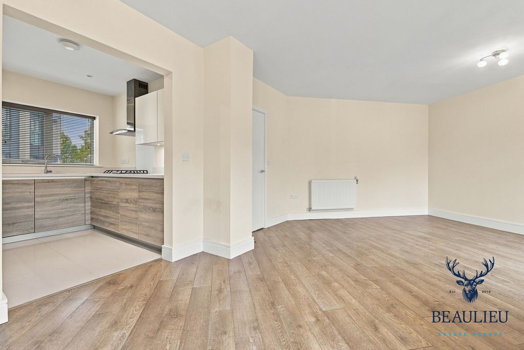 Property photo 3 of 38