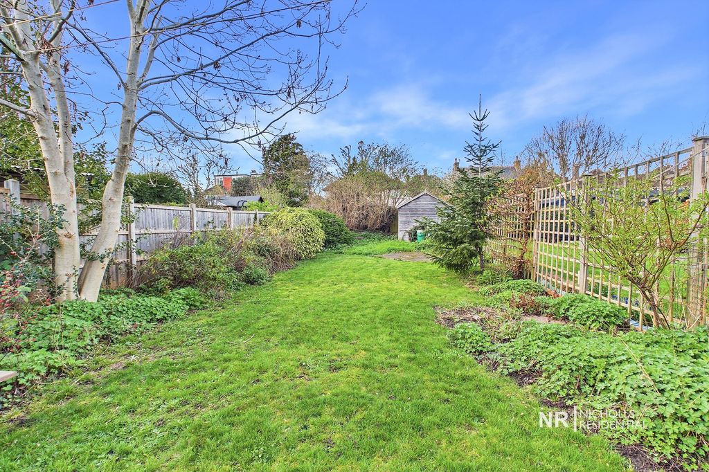 Property photo 2 of 18 Garden