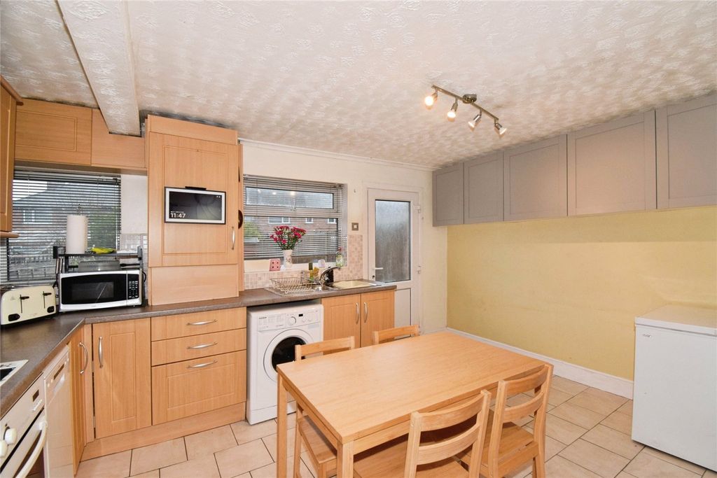 Property photo 3 of 17 Kitchen Diner