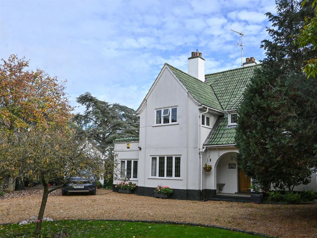 Property photo 1 of 27 Wayside Autumn Front 02.Jpg