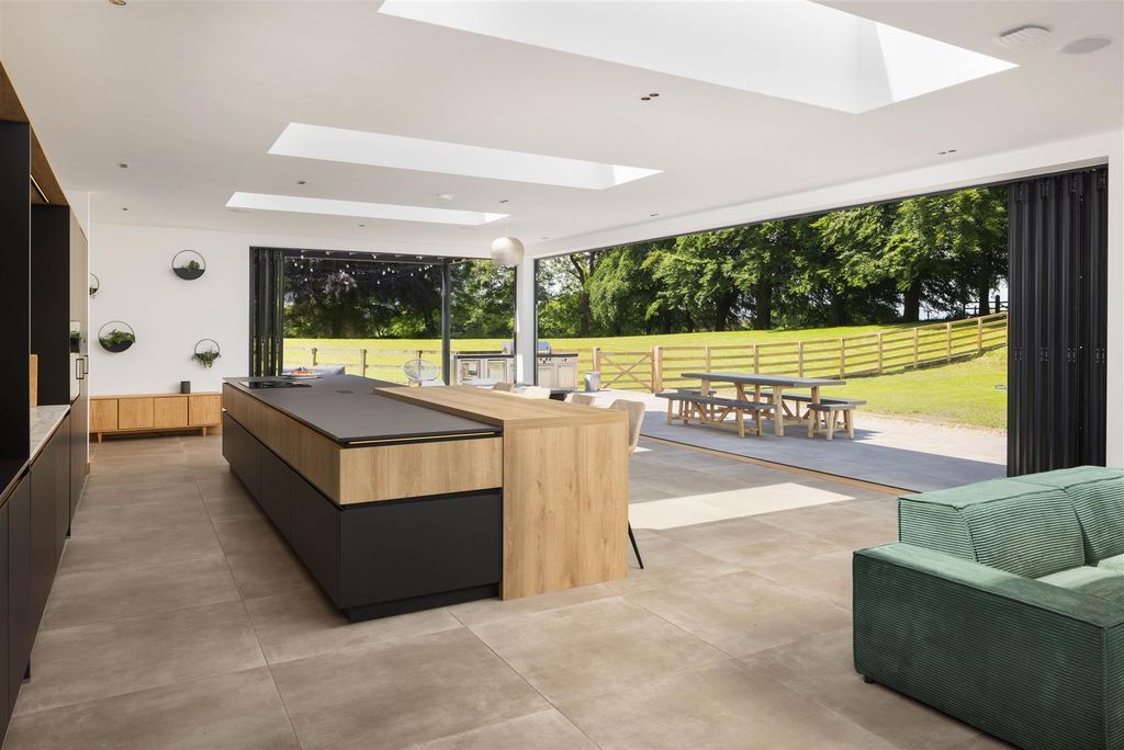 Property photo 3 of 44 00006.Jpg