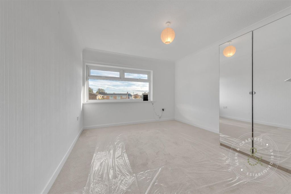 Property photo 2 of 25 Tudor-Court-05.Jpg