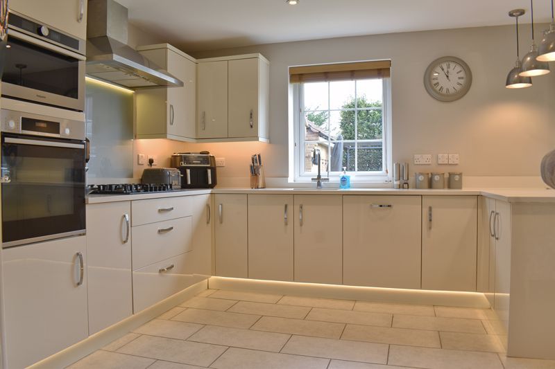 Property photo 2 of 17 Kitchen/Diner