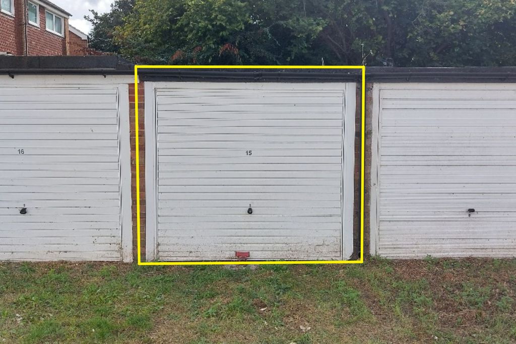Property photo 2 of 3 Garage 15, Hawkridge Close, Romford Rm6 4Nr