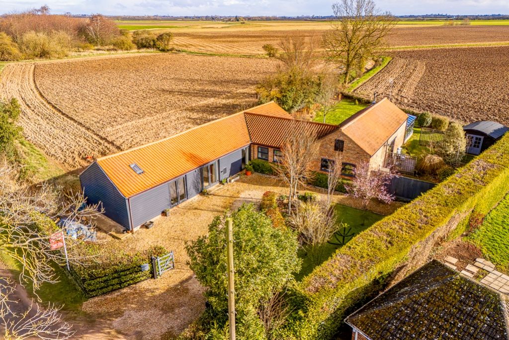 Property photo 1 of 32 Fraglands (Fosdyke)-1