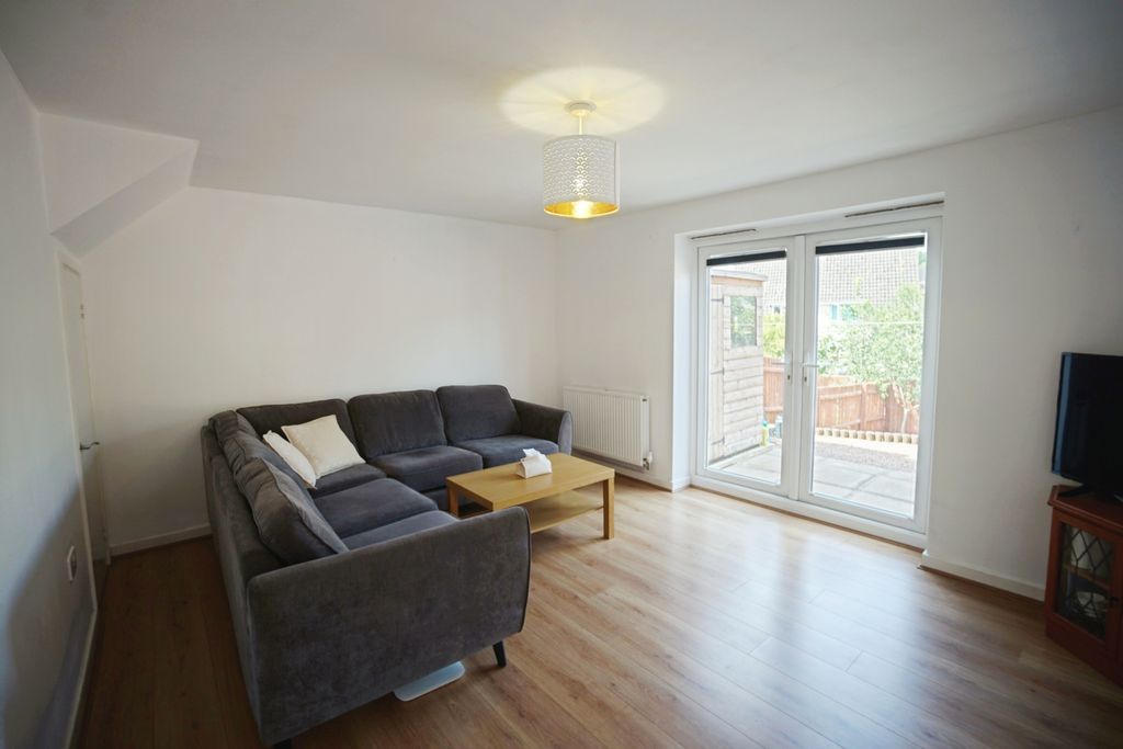 Property photo 3 of 15 Lounge