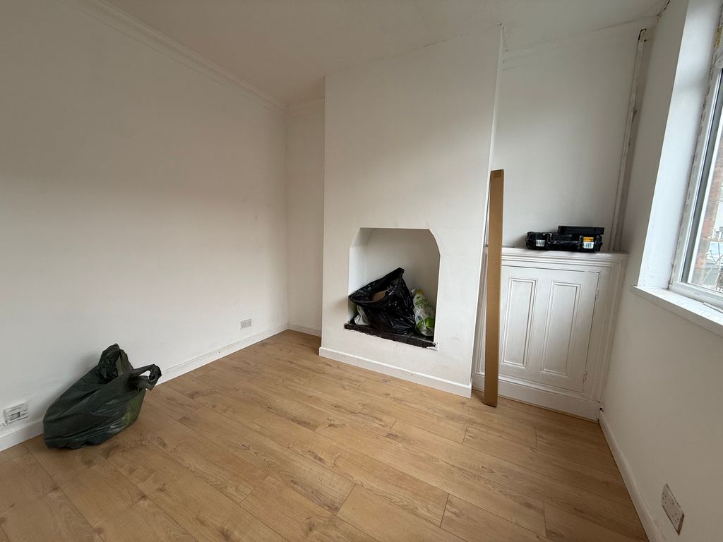 Property photo 2 of 7 Living Room