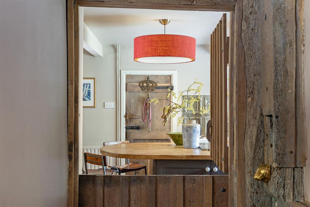 Property photo 2 of 34 Lifestyle