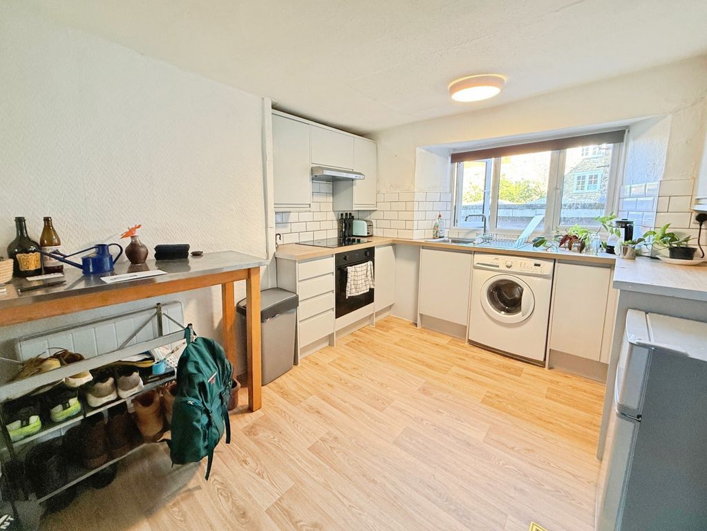 Property photo 2 of 8 Kitchen