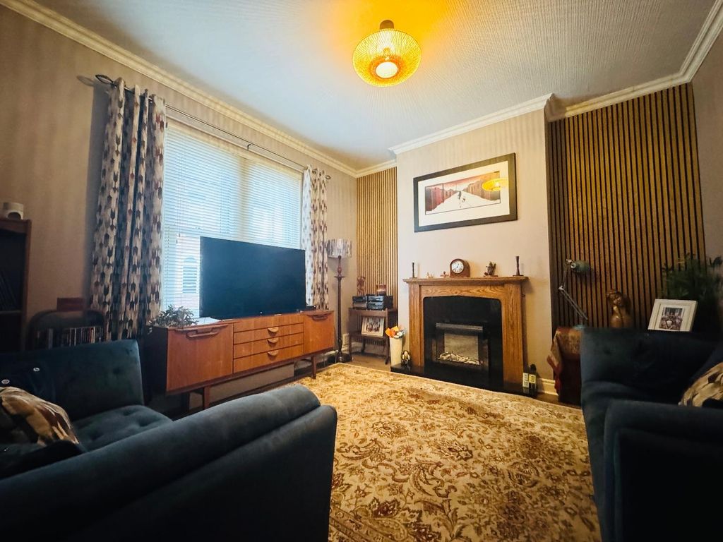 Property photo 2 of 13 Lounge