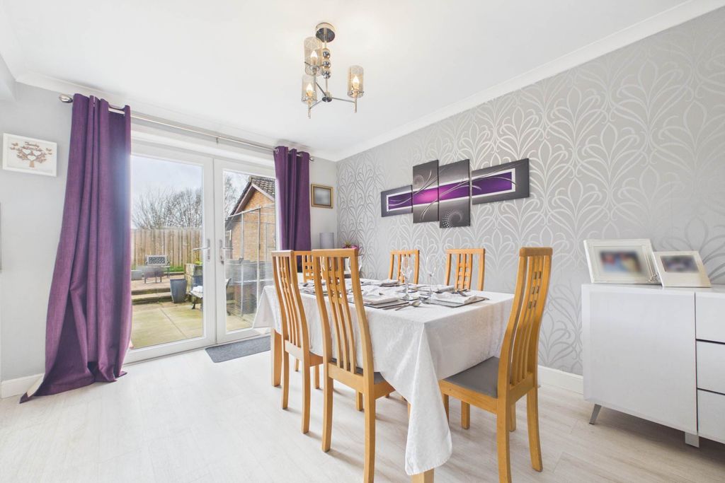 Property photo 2 of 25