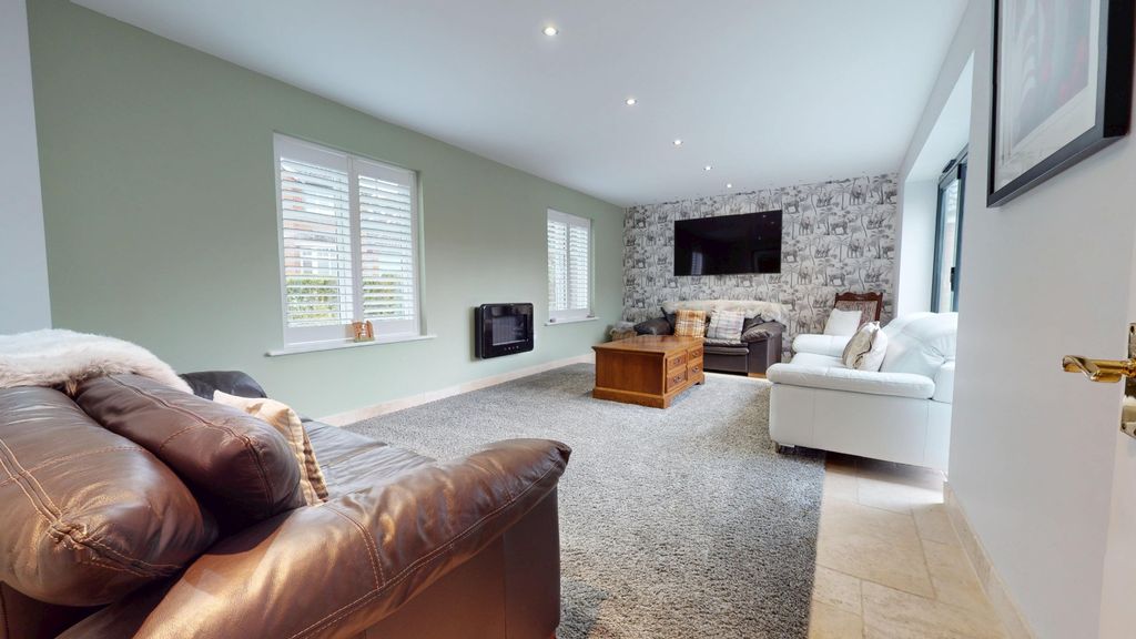 Property photo 3 of 33 4360714