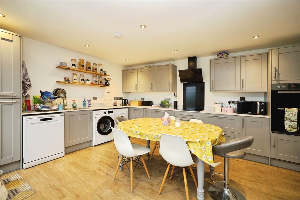 Property photo 2 of 18 Picture No. 08