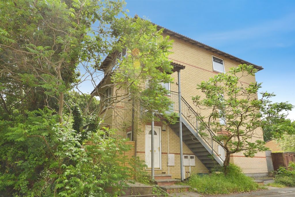 Property photo 2 of 8