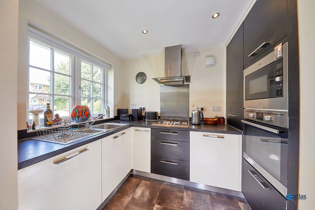 Property photo 2 of 16 Kitchen