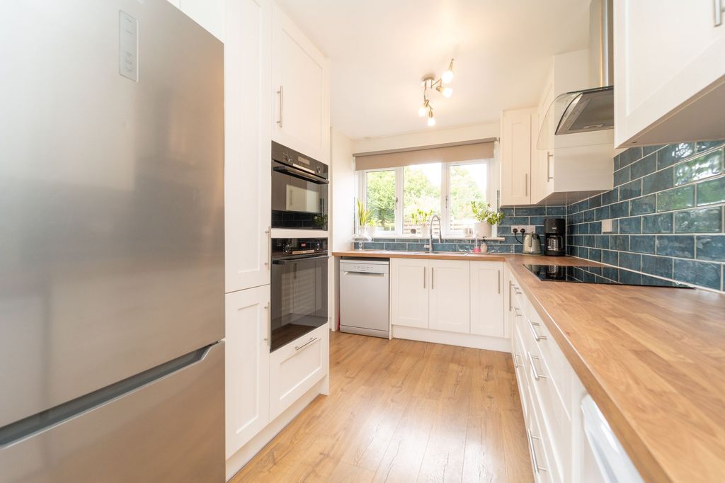 Property photo 3 of 31 Kitchen