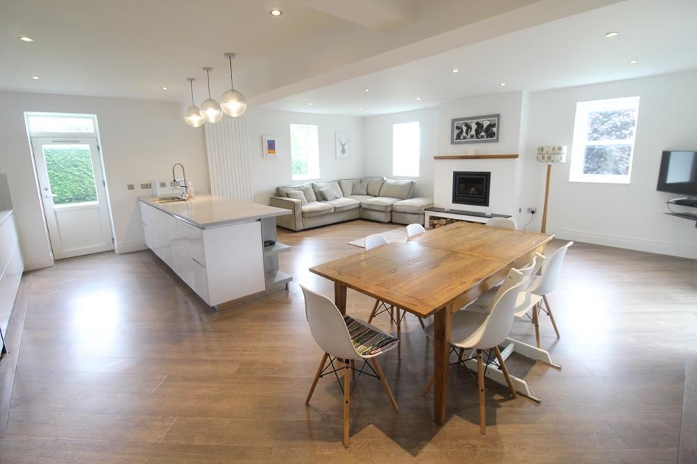 Property photo 2 of 10 Kitchen