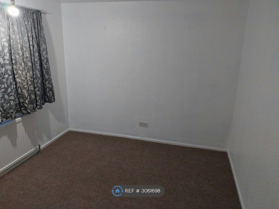 Property photo 3 of 8 Bedroom