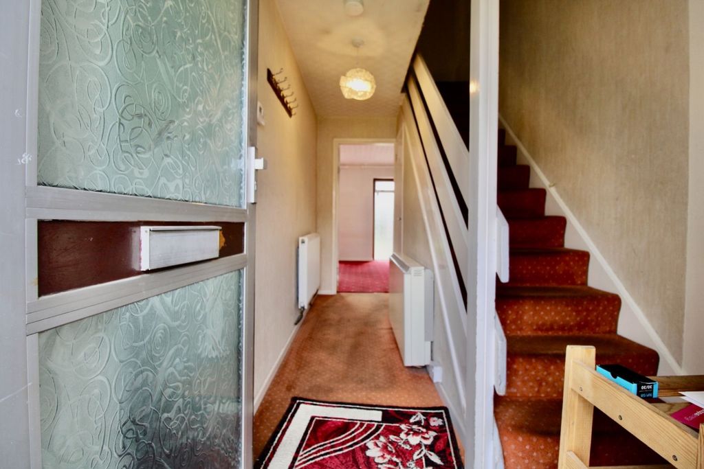 Property photo 2 of 12 Entrance Hall