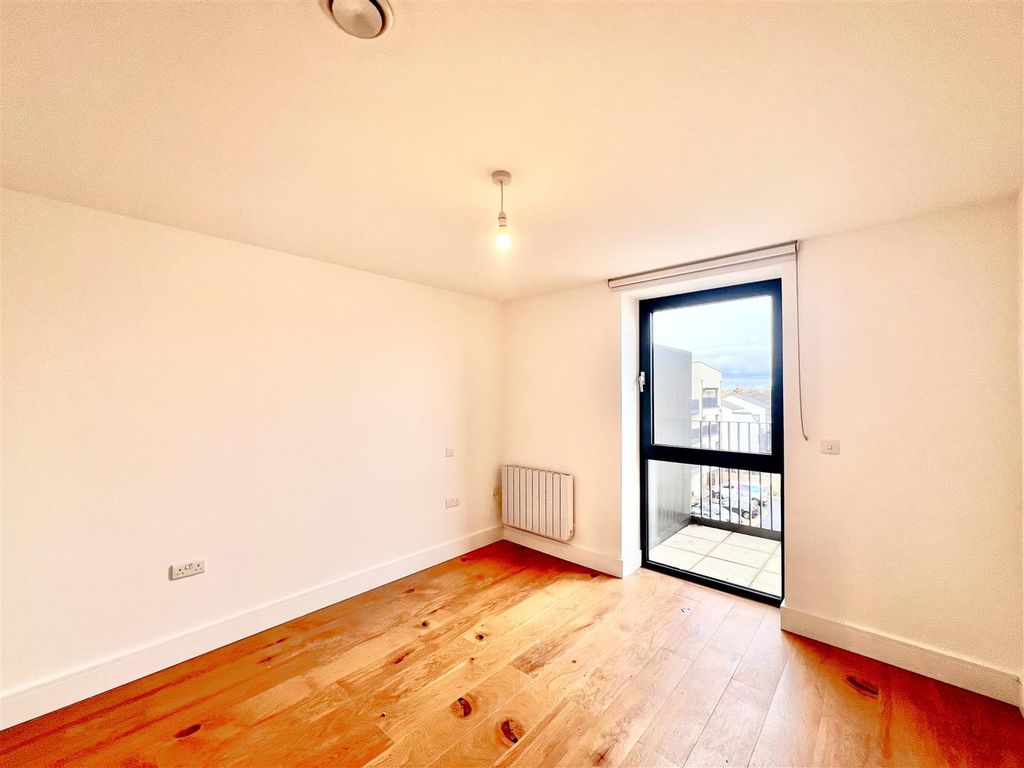 Property photo 3 of 8 Bedroom