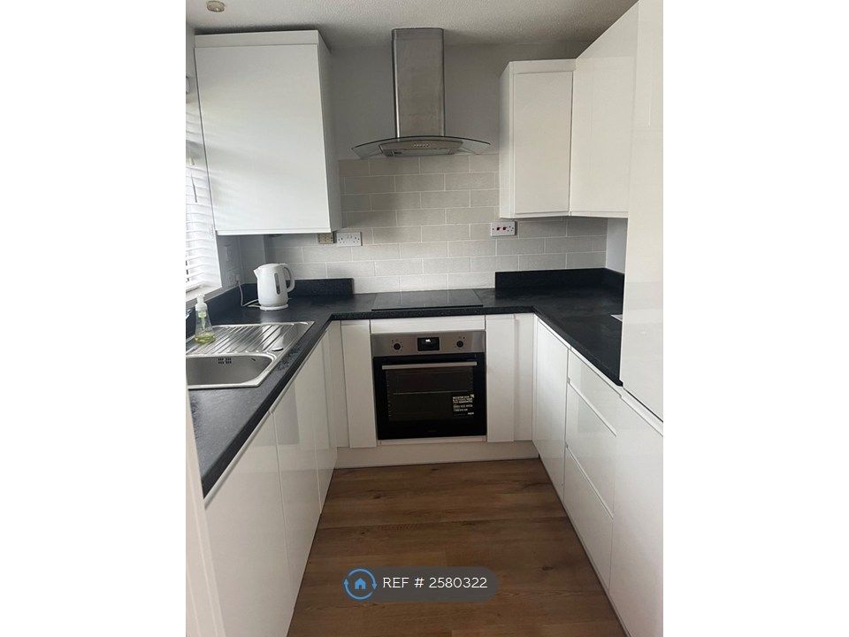 Property photo 2 of 35 Fitted Kitchen