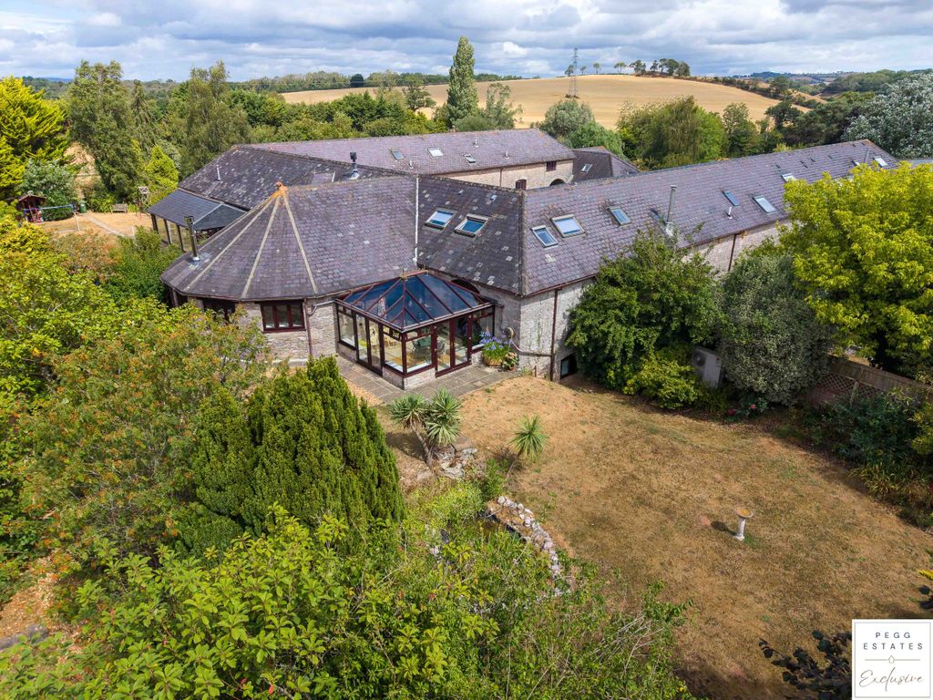 Property photo 2 of 39