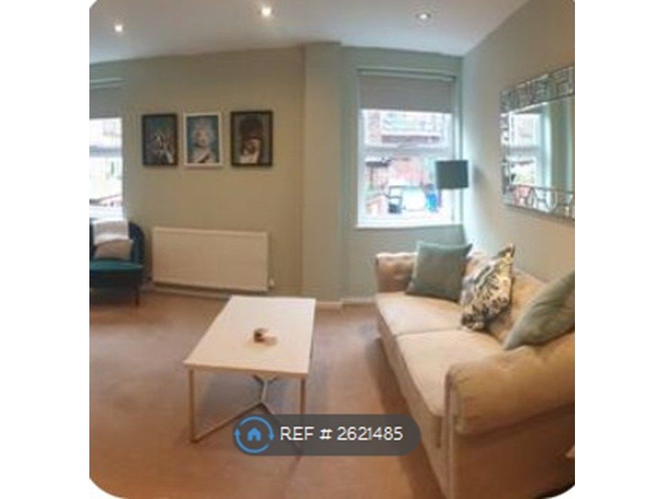 Property photo 1 of 7 Living Room